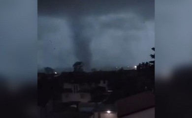 Tornado pogodio Italiju: Nebo usred dana postalo crno VIDEO