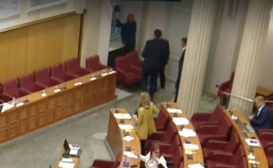 Voda probila u Hrvatski sabor: "Zatvorite prozor"