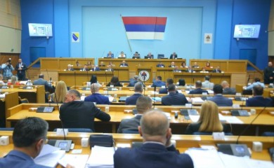 "Izraz političke nemoći" Poslije psovki i šamara, u parlamentu Srpske "vudu" obraćanja - kunu i bajaju