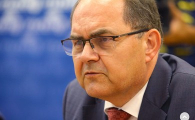 Ko se boji Šmita još: Ističe rok koji je Nijemac postavio za izmjene Izbornog zakona
