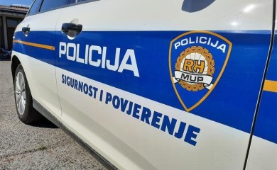 Mladić pronađen mrtav pored mjesnog doma