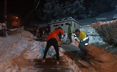 Noćna akcija: Mještani uzeli lopate u ruke i očistili sve puteve