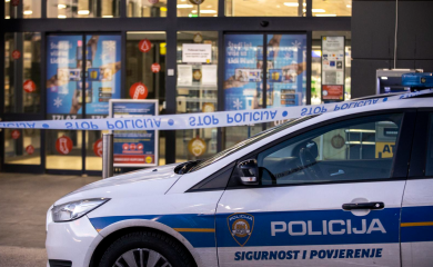 Kupio vozačku dozvolu: U kafiću na granici sa BiH dao 1.200 evra