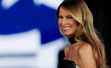 Slika Melanije i zgodnog vojnika postala senzacija (FOTO)