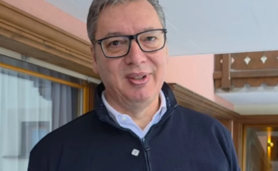 Vučić kao influenser pokazao gdje je odsjeo u Švajcarskoj: “Skromno, krevet premalen…”