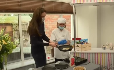 Vrsna kuvarica se javno osramotila: Urnebesan pokušaj Kejt Midlton da pripremi palačinke (VIDEO)
