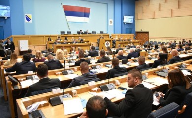 Rasprava u parlamentu! Za Žunića RS poštuje slobodu govora, Crnatku neprihvatljiva kriminalizacija klevete