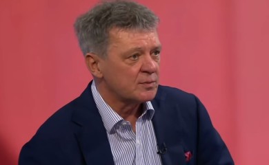 Pucano na automobil Ivana Turudića