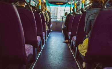 Napadnut autobus sa Srbima, presjekao put i prijetio putnicima