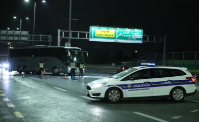 Navijači "Hajduka" napali policiju posle utakmice sa "Dinamom"