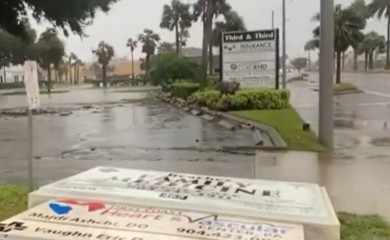 MEKSIKO ČEKA URAGAN: Predviđene oluje i poplave