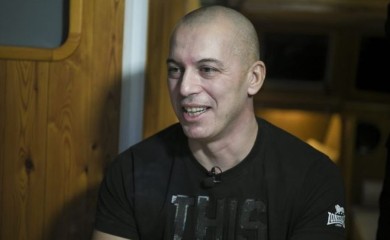 Topalko na svadbi pjeva i radi sklekove