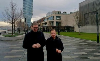 Prvi postizborni sastanak: Vučić dočekao Dačića u šetnji, razgovarali o budućnosti Srbije