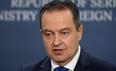 DAČIĆ: Štetno da Vučić razmišlja o ostavci