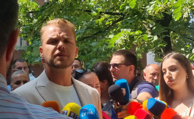 Stanivuković glumi zaštitnika novinara, a godinama ih javno proziva i ponižava