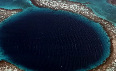 Fascinantna, ali i zastrašujuća otkrića u Velikoj plavoj rupi (VIDEO)