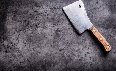 Uletio sa satarom u market i prijetio radnici