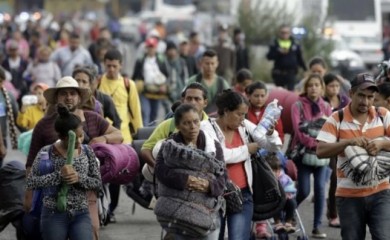 Migranti započeli svoj marš: Hiljade ljudi u karavanu na putu ka Meksiko Sitiju