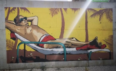 "El Prezidente" Naslikan mural Tita kako se sunča crvenim kupaćim gaćama