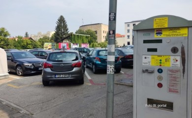 Kako riješiti problem parkinga u Banjaluci: Automobila sve više, mjesta za parkiranje sve manje?