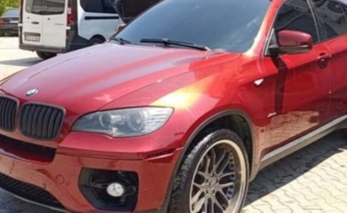 Policija morala da interveniše: Banjalučaninu oduzet skupocjeni BMW sa lažnim tablicama