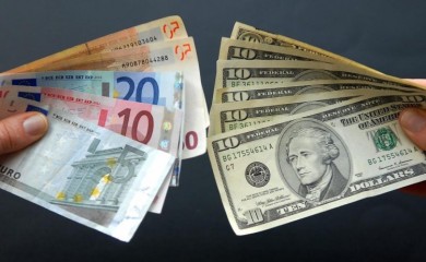 Dolar oslabio prema korpi valuta, evro ojačao