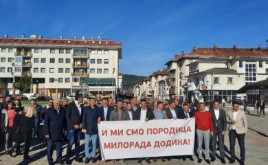 Skup podrške i potpisivanje peticije podrške Dodiku u Palama: “I mi smo porodica Milorada Dodika”