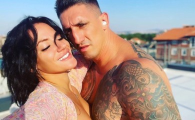 Isjekla se nožem: Djevojka Kristijana Golubovića završila u bolnici