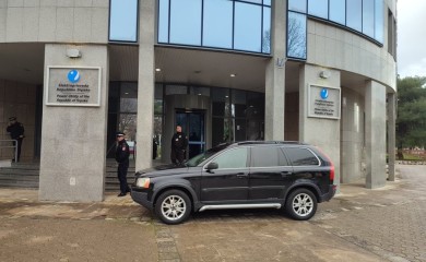 Vukanović džipom zagradio ulaz u Elektroprivredu