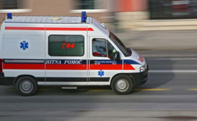 Devet osoba povrijeđeno u dva sudara, učestvovalo i vozilo Hitne pomoći