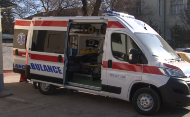 Muškarac pao sa krova kuće: Prevezen u bolnicu sa povredama grudnog koša