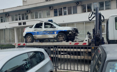 Pucao na policiju, ukrao im auto pa sletio