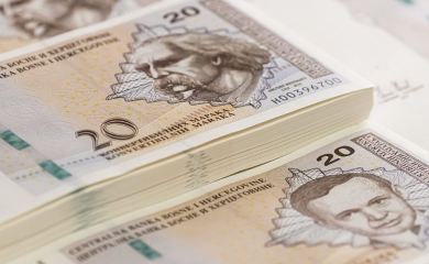 Srpska zabranila bankama naplaćivanje naknada i nameta