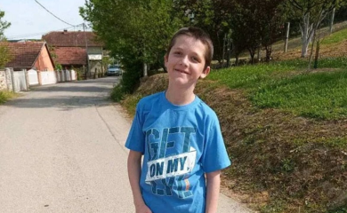 Iz Dodikovog kabineta uplaćene 102.000 KM: Dječak Seudin Husić ide na liječenje u Tursku