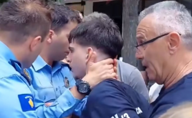 Izdat nalog za hapšenje policajca koji je napao srpskog maturanta (VIDEO)