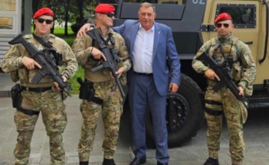 Dodik se fotografisao sa pripadnicima SAJ-a: “Srpska je sigurna!” FOTO