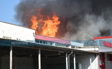 Požar u krugu "Incela" u Banjaluci, gori "Celex" (FOTO/VIDEO)