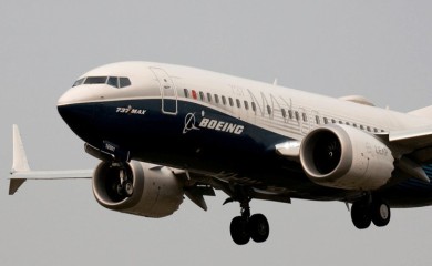"Boing 737" završio u jezeru