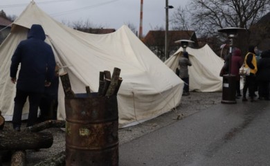 Srbi petnaest dana na barikadama na sjeveru