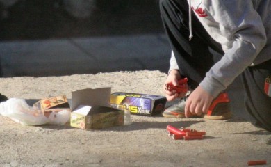 Roditelji kupuju petarde, a djeca ostaju bez prstiju i šaka