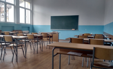 Drama u Grockoj: Otac upao na čas, udario sina i odveo ga