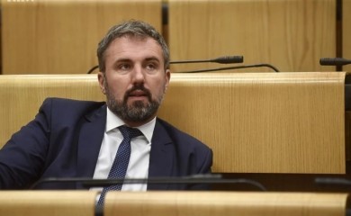 Stojanović optužio SDA da im je važnija džamija nego država, stigle žestoke reakcije