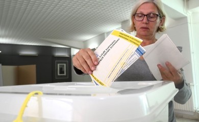 Sve izvjesniji izbori po "Šmitovim pravilima"
