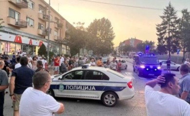 Automobilom uletio među ljude na protestu: Dijete teško povrijeđeno