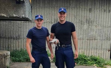 HEROJI DANA: Kadeti Policijske akademije Banjaluka spasili malo mače iz vode