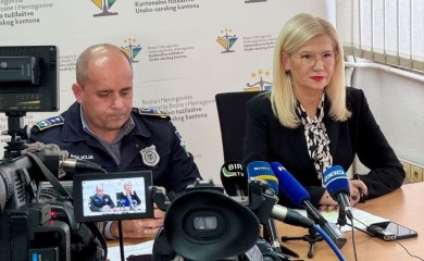 Detalji krvavog pira: Maloljetnik policajca izbo 3 puta, fatalan bio UBOD U SRCE