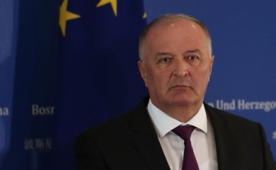 OBA nema informacije o kampovima: Može li Helez procesuirati sam sebe?