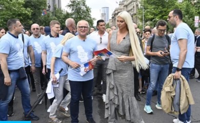 Karleuša došla na skup 'Srbija nade': Imala je i poruku za građane
