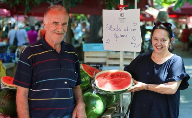 Poruka na štandu s lubenicama nasmijala mnoge: "Slađa od prve ljubavi"