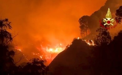 Na Siciliji kao u grotlu, požari na jugu Italije odnijeli četiri života (VIDEO)